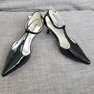 Black pointed toe Ashro Women's Shoes 9